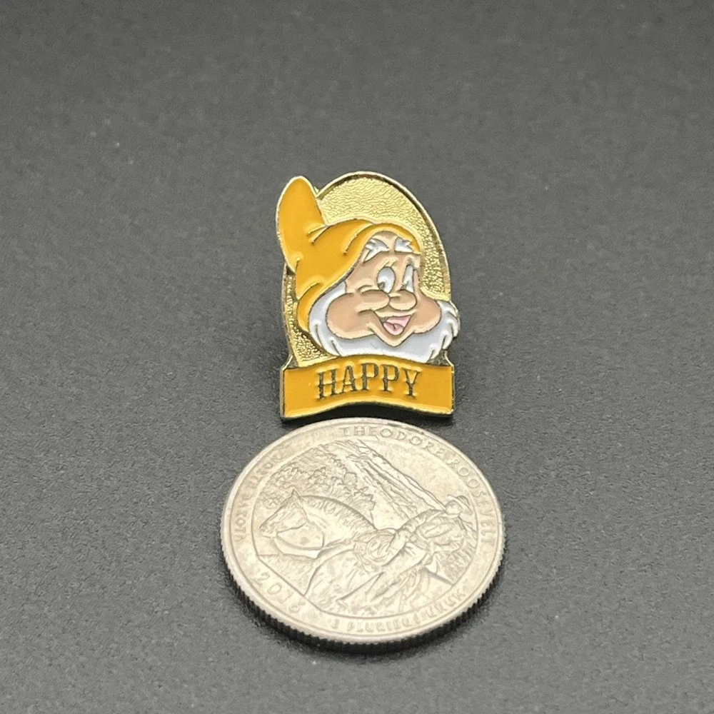 Disney Happy Snow White Dwarf VHS Gold Tone Lapel‎ Hat Pin